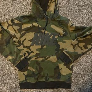 camo nike hoodie pre owned condition like
new size S center swoosh
